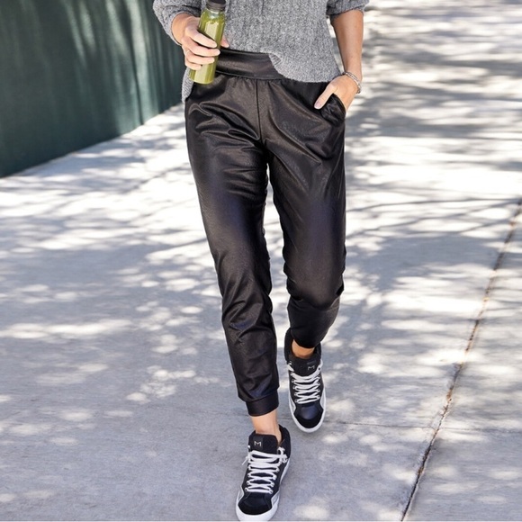 Commando Luxury Basics | Faux Leather Joggers in Black | size small - Picture 5 of 8